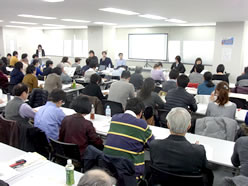 検討委員会の5人が報告(第2部)