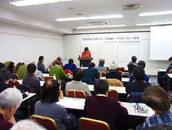 基調講演する小玉徹大阪市立大学大学院教授