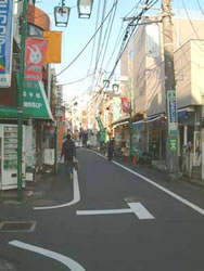 渋谷区上原の商店街