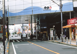 東武鉄道の梅島駅前