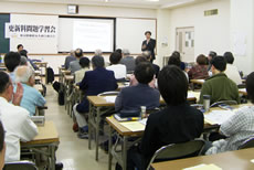 更新料問題学習会で講演する西田 穣弁護士